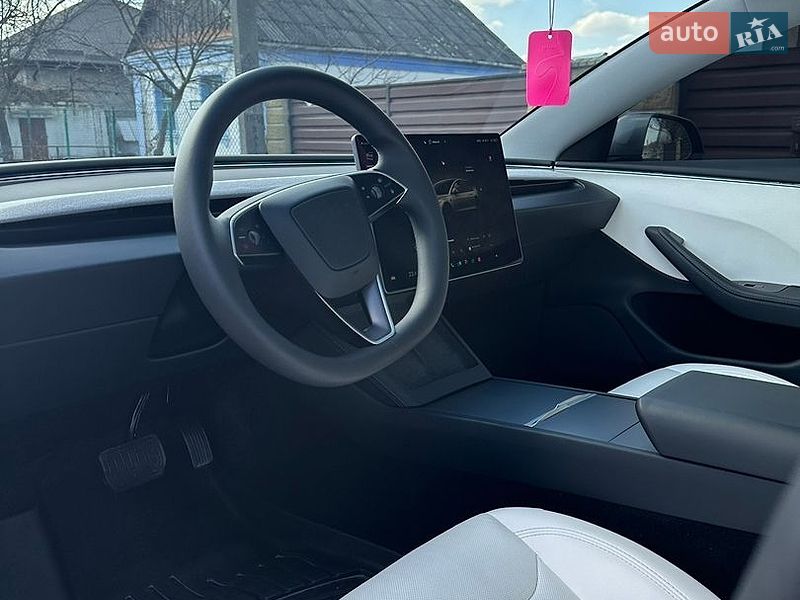 Седан Tesla Model 3 2024 в Звягеле
