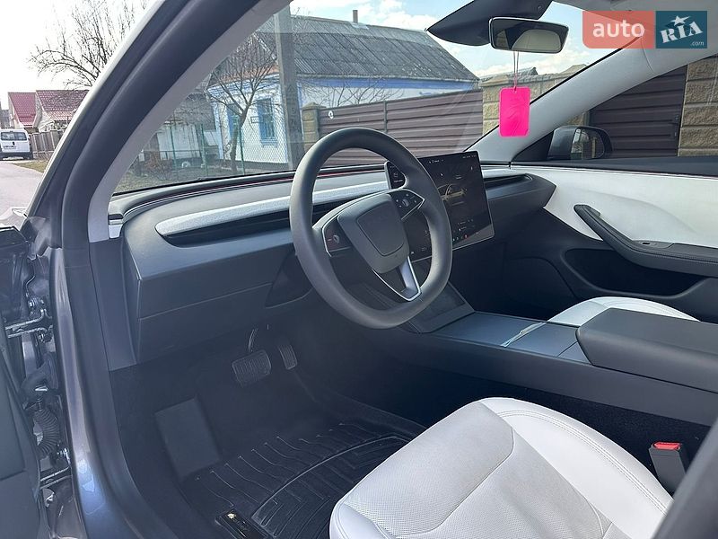 Седан Tesla Model 3 2024 в Звягеле