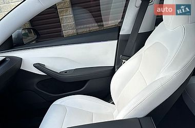 Седан Tesla Model 3 2024 в Звягеле