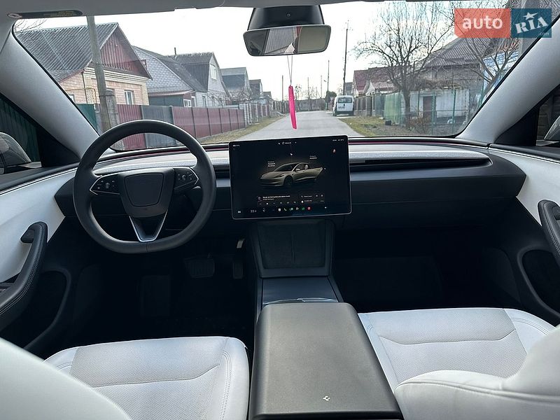 Седан Tesla Model 3 2024 в Звягеле