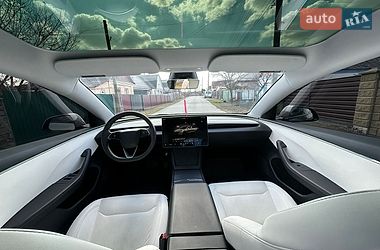 Седан Tesla Model 3 2024 в Звягеле