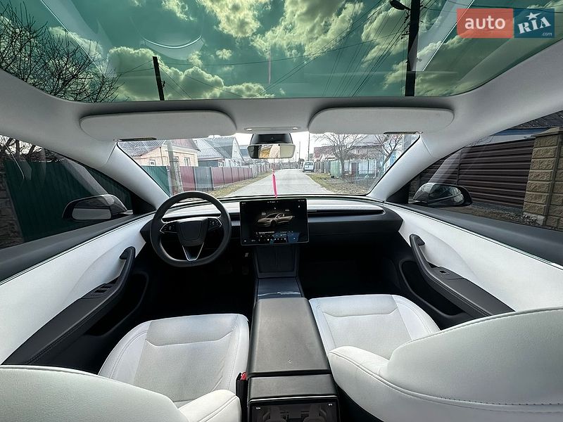 Седан Tesla Model 3 2024 в Звягеле