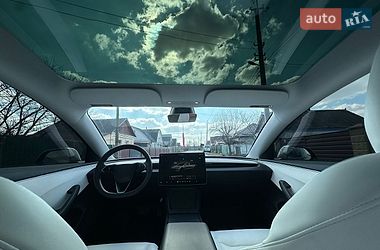 Седан Tesla Model 3 2024 в Звягеле