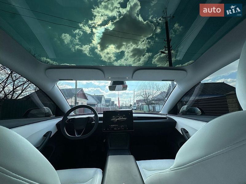 Седан Tesla Model 3 2024 в Звягеле