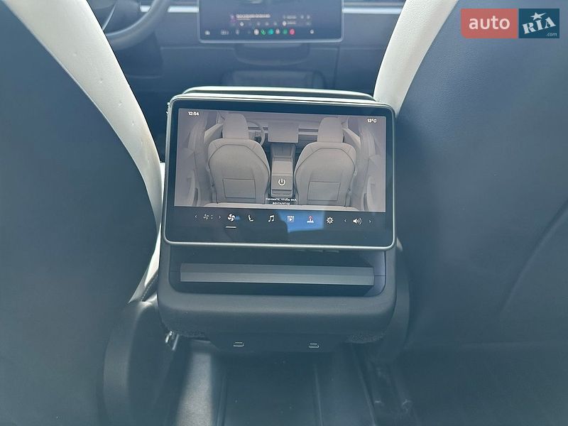 Седан Tesla Model 3 2024 в Звягеле