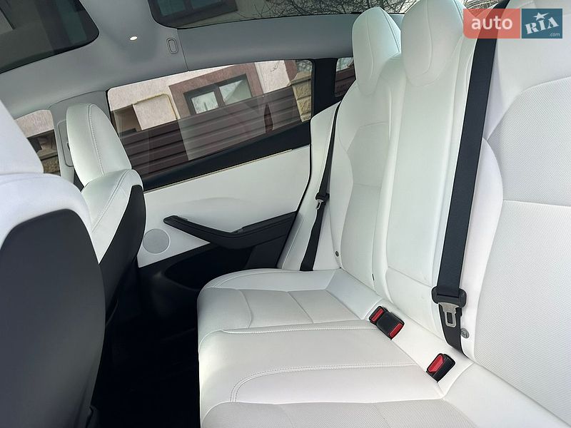 Седан Tesla Model 3 2024 в Звягеле