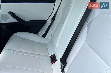 Седан Tesla Model 3 2024 в Звягеле