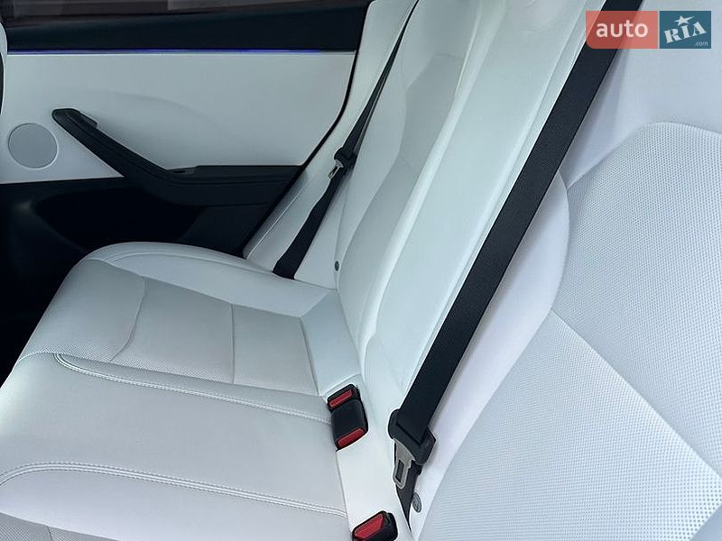 Седан Tesla Model 3 2024 в Звягеле