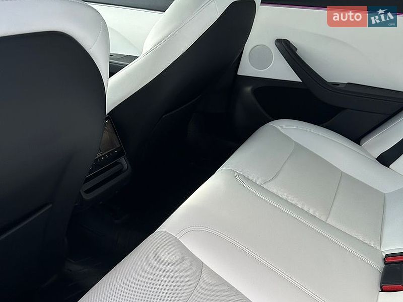 Седан Tesla Model 3 2024 в Звягеле