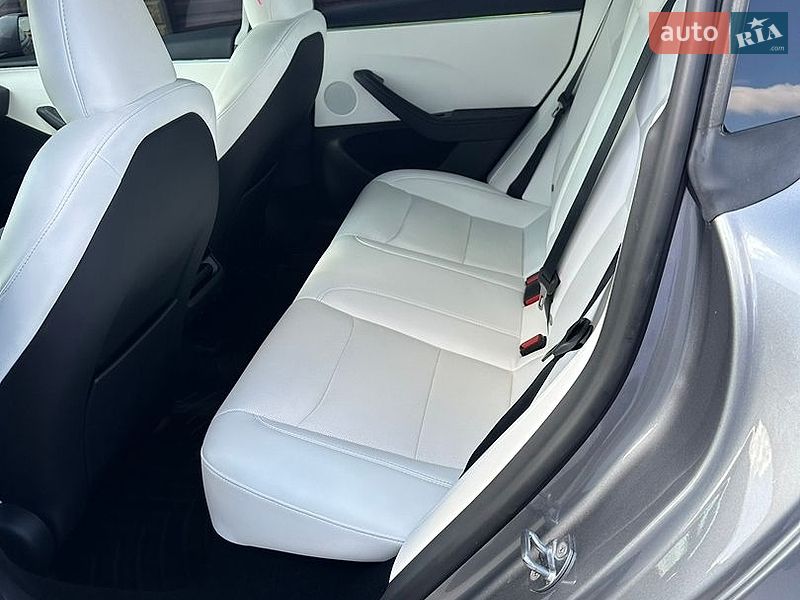 Седан Tesla Model 3 2024 в Звягеле