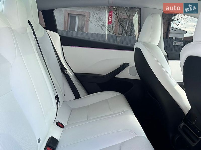 Седан Tesla Model 3 2024 в Звягеле