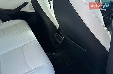 Седан Tesla Model 3 2024 в Звягеле
