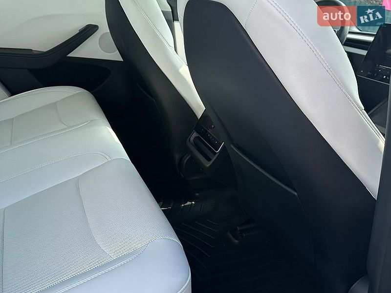 Седан Tesla Model 3 2024 в Звягеле