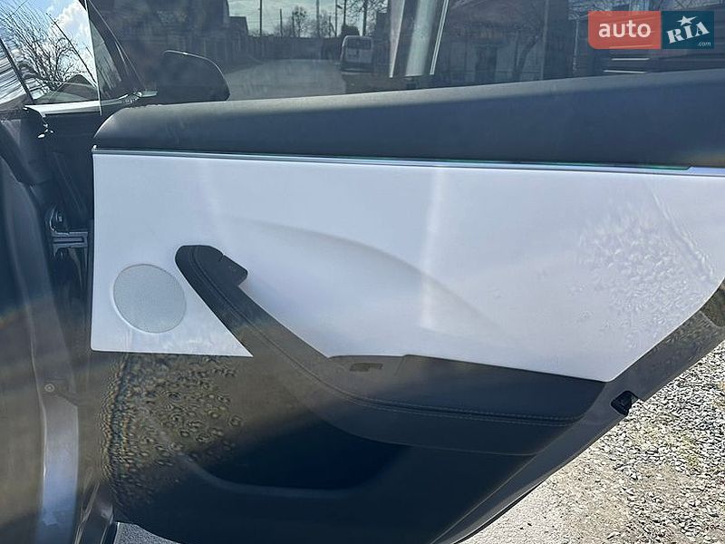Седан Tesla Model 3 2024 в Звягеле