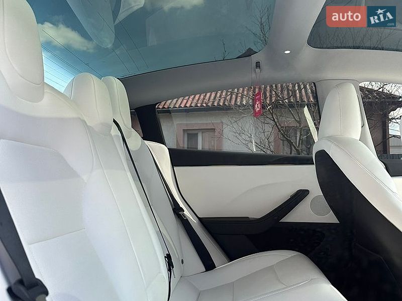Седан Tesla Model 3 2024 в Звягеле