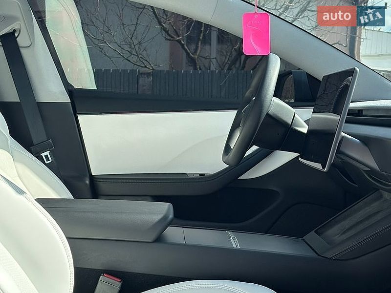Седан Tesla Model 3 2024 в Звягеле