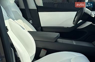 Седан Tesla Model 3 2024 в Звягеле