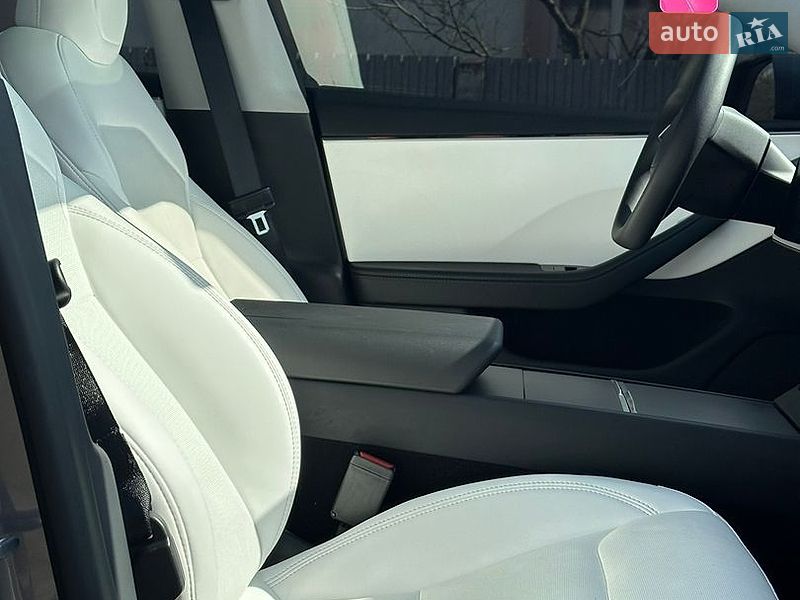 Седан Tesla Model 3 2024 в Звягеле