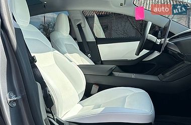 Седан Tesla Model 3 2024 в Звягеле