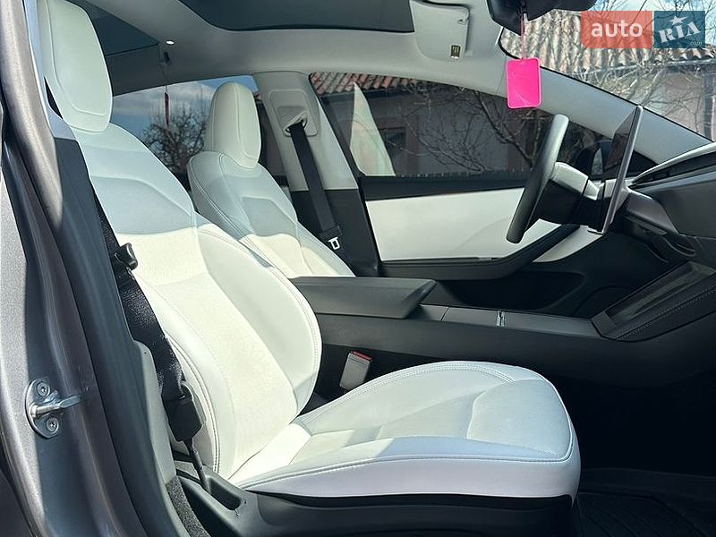 Седан Tesla Model 3 2024 в Звягеле