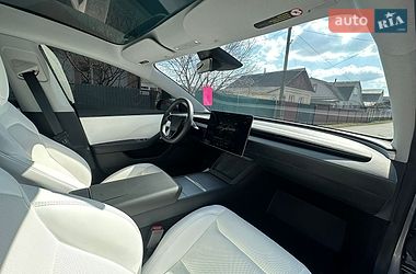 Седан Tesla Model 3 2024 в Звягеле