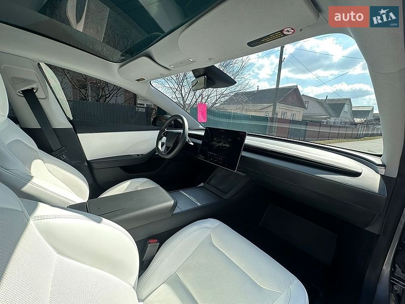 Седан Tesla Model 3 2024 в Звягеле