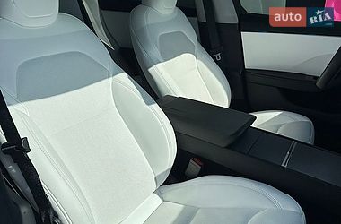 Седан Tesla Model 3 2024 в Звягеле