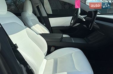 Седан Tesla Model 3 2024 в Звягеле