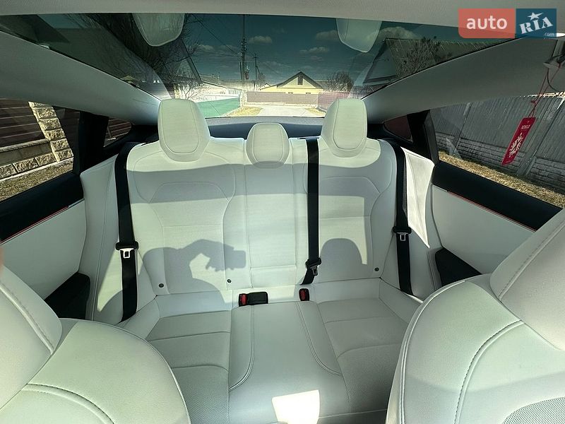 Седан Tesla Model 3 2024 в Звягеле
