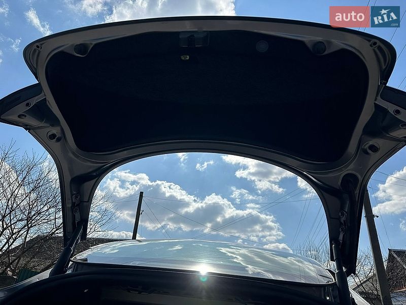 Седан Tesla Model 3 2024 в Звягеле