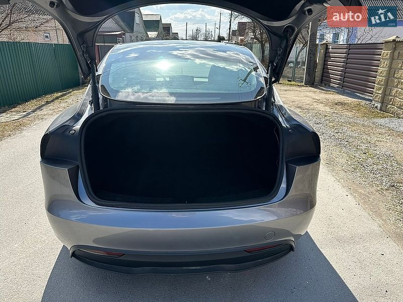 Седан Tesla Model 3 2024 в Звягеле