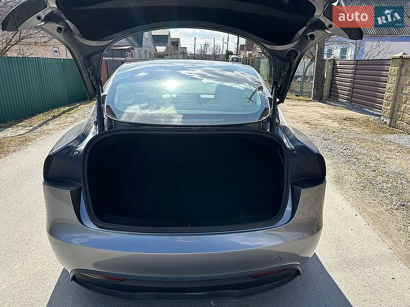 Седан Tesla Model 3 2024 в Звягеле