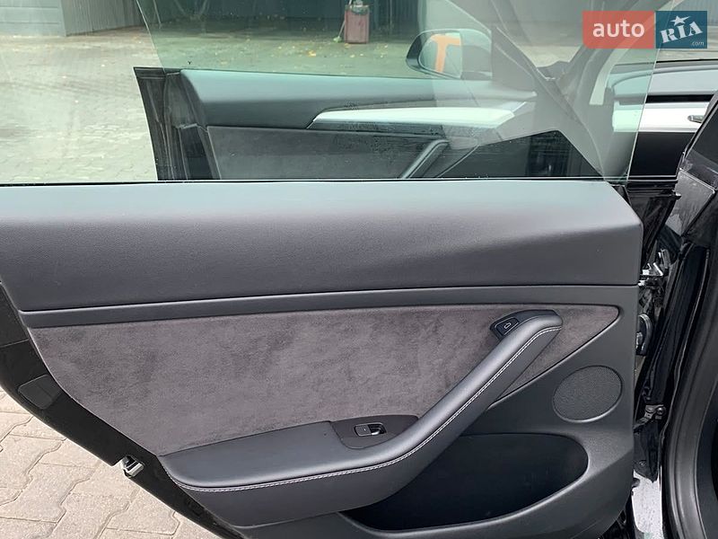 Седан Tesla Model 3 2023 в Хмельницькому