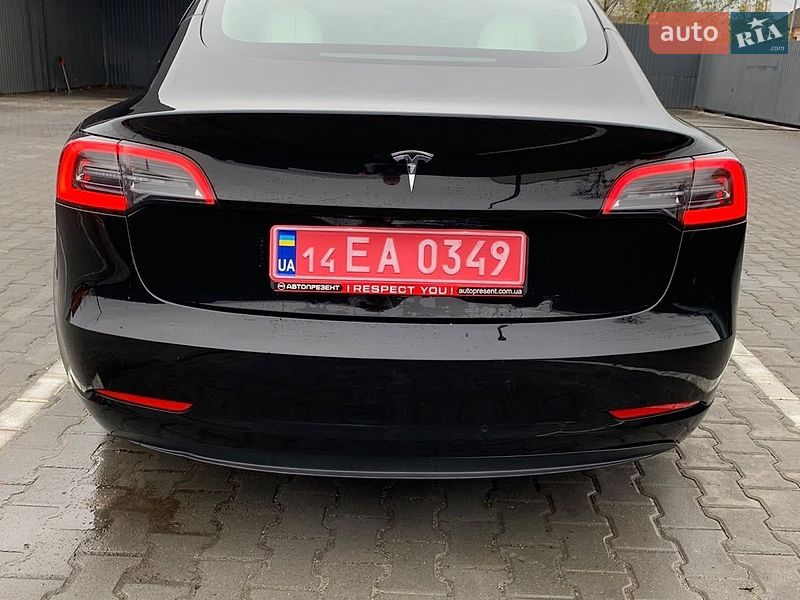 Седан Tesla Model 3 2023 в Хмельницькому