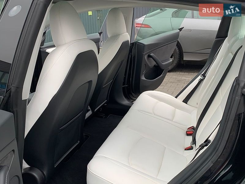 Седан Tesla Model 3 2023 в Хмельницькому