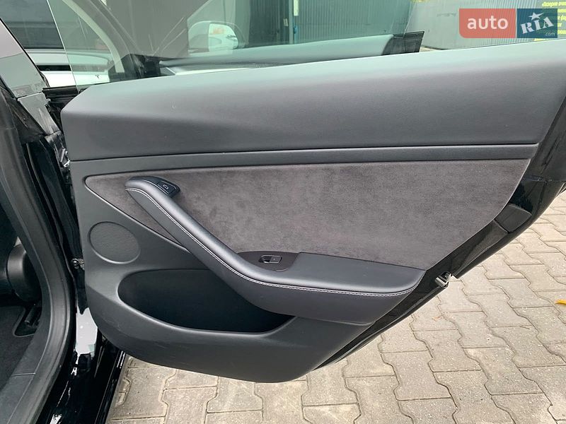 Седан Tesla Model 3 2023 в Хмельницькому