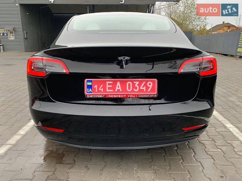 Седан Tesla Model 3 2023 в Хмельницькому