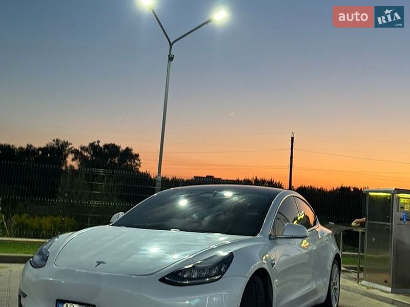 Седан Tesla Model 3 2019 в Виннице