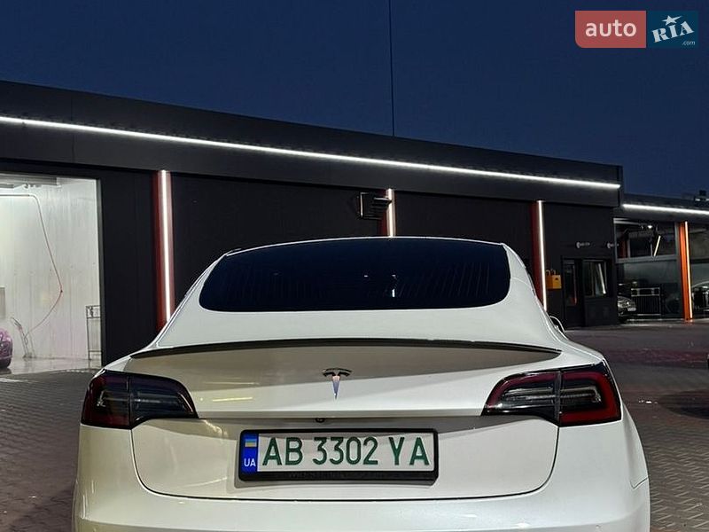 Седан Tesla Model 3 2019 в Виннице