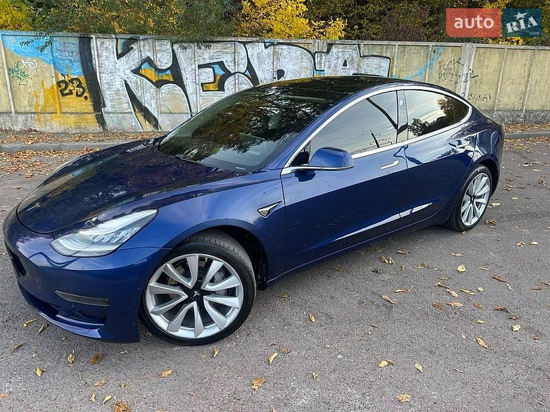 Седан Tesla Model 3 2020 в Львове