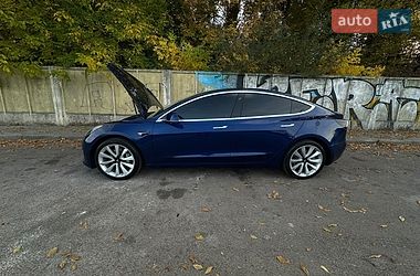 Седан Tesla Model 3 2020 в Львове