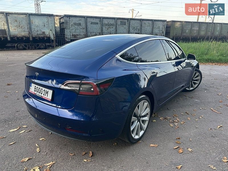 Седан Tesla Model 3 2020 в Львове