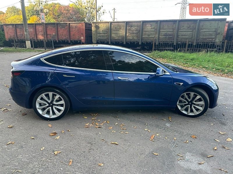Седан Tesla Model 3 2020 в Львове