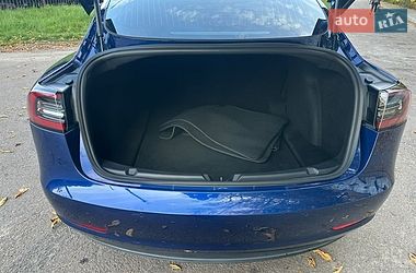 Седан Tesla Model 3 2020 в Львове