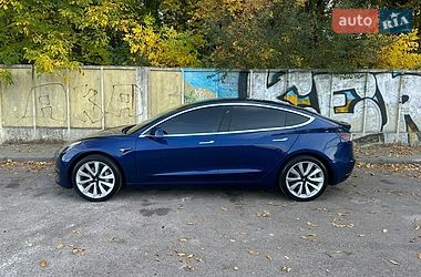 Седан Tesla Model 3 2020 в Львове