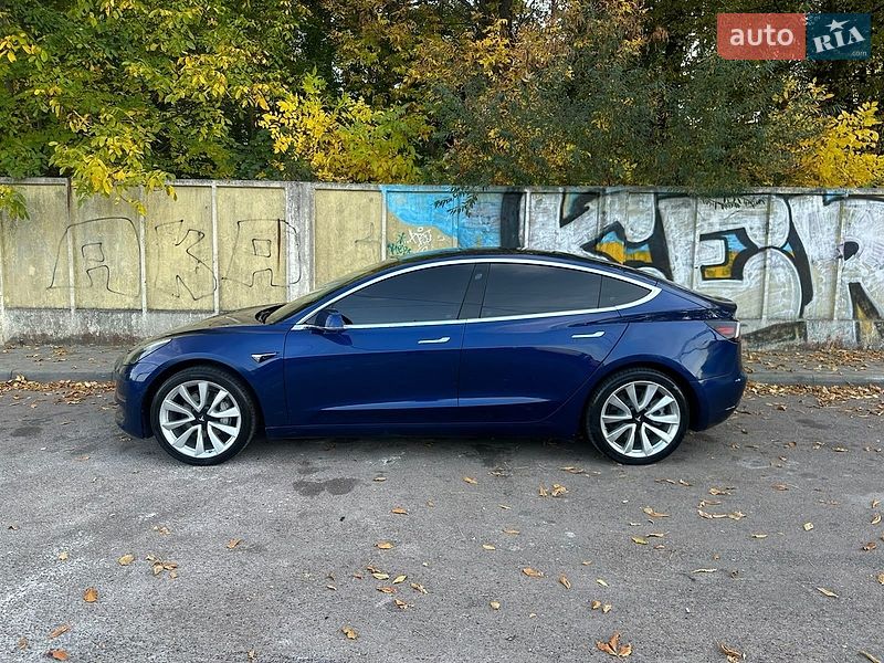 Седан Tesla Model 3 2020 в Львове