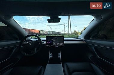 Седан Tesla Model 3 2020 в Львове