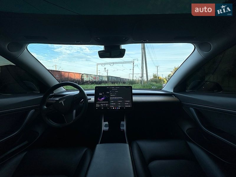 Седан Tesla Model 3 2020 в Львове