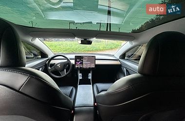 Седан Tesla Model 3 2020 в Львове