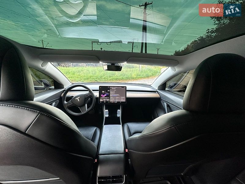 Седан Tesla Model 3 2020 в Львове